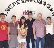 和客戶合照-紅安 和客戶合照-紅安